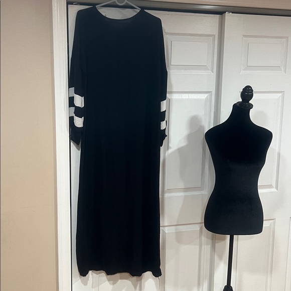 Pre-loved🖤🖤Elegant Black and White Striped Sleeve Dress - Picture 13 of 15